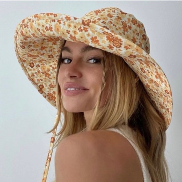 NWT Lack of Color Holiday Bucket Hat in Peach Bloom L/XL Sold at Free People - Picture 2 of 11